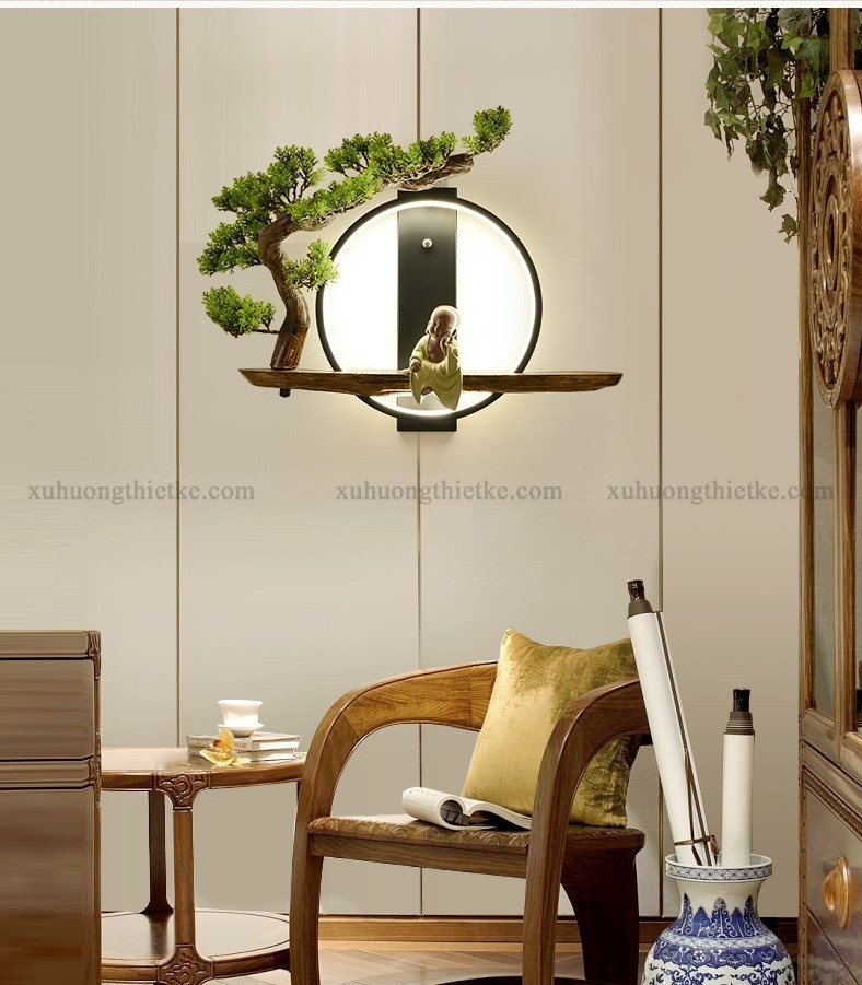 Hình ảnh chú tiểu tịnh tâm bên góc cây bồ đề tượng trưng cho sự giác ngộ. Tâm bất biến giữa dòng đời vạn biến