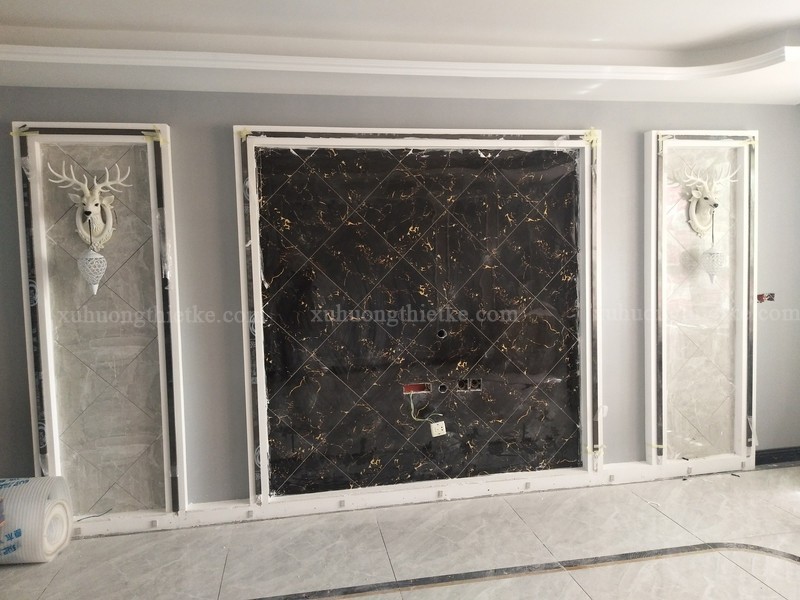 Đèn tường hươu Ladas trong phòng khách, giúp nâng cao sự quyền uy, bề thế và mang lại may mắn