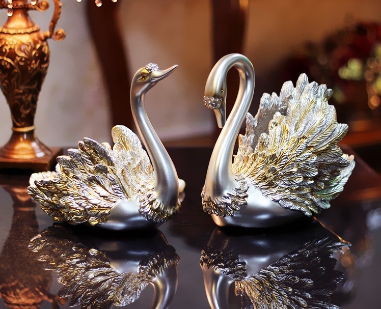 Tượng thiên nga Royal Dinnie (ảnh chụp thực tế)