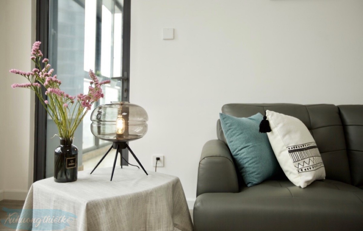 Đèn để bàn Picas trong trang trí và decor không gian phòng khách - Ảnh feedback từ khách hàng