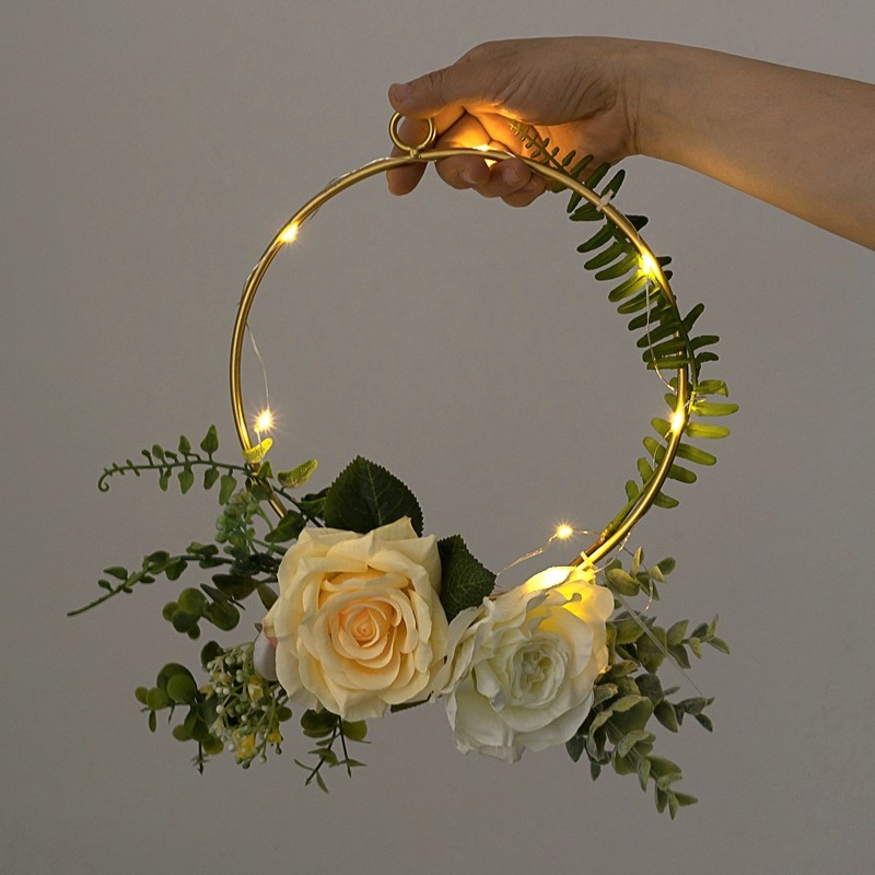 Có thể kết hợp cùng đèn dây đèn led để thêm rực rỡ