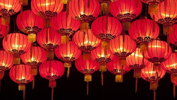 Trang trí đèn lồng đỏ dịp Tết