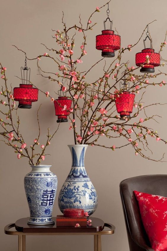 Trang trí đèn lồng đỏ trong nhà dịp Tết cầu chúc bình an, sung túc trong căn nhà