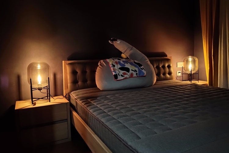 Đèn ngủ ceona khi bật đèn