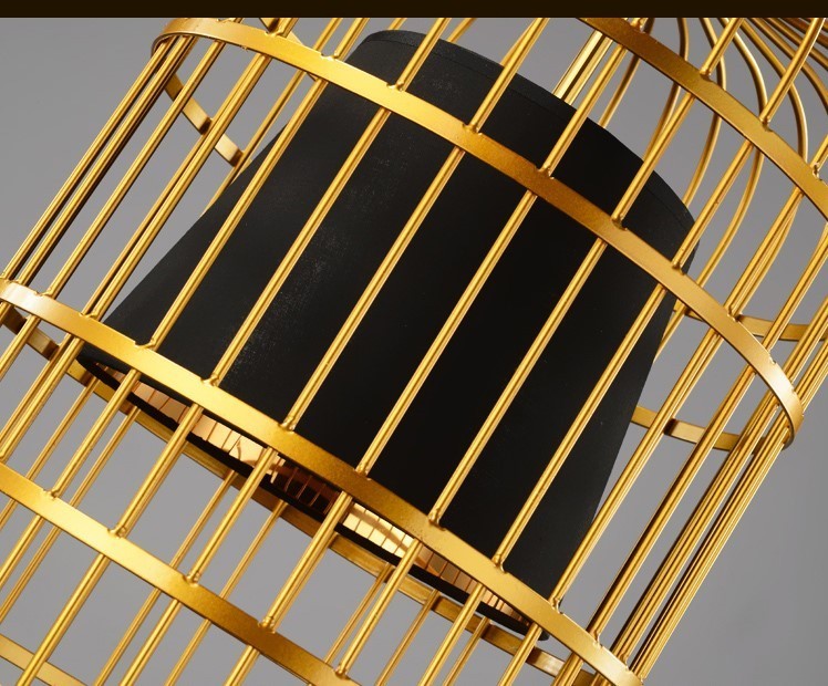 Đèn thả trần Bird Cage được làm từ kim loại mạ đồng