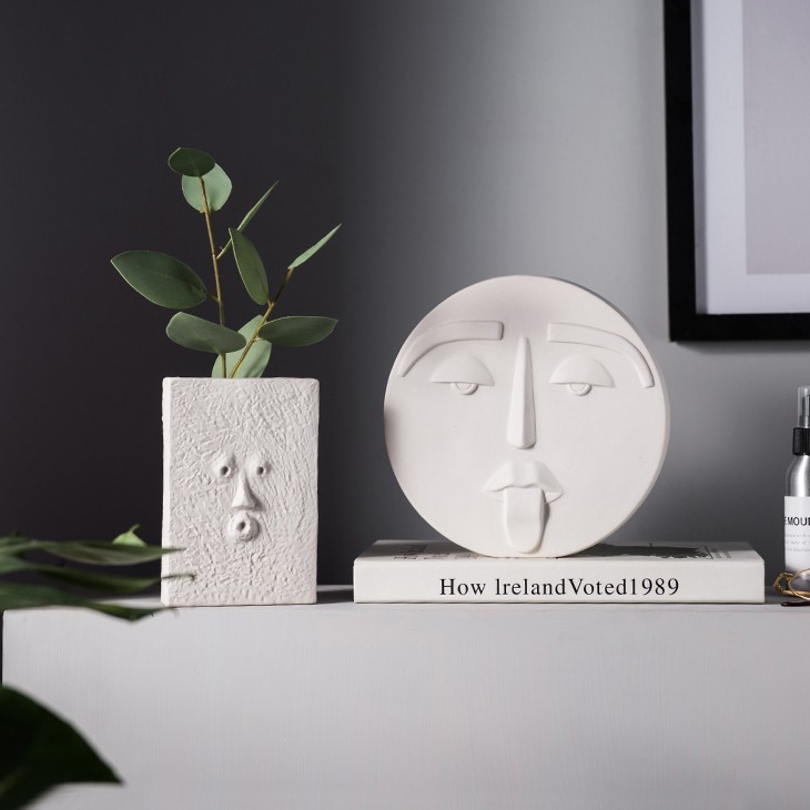 Bình gốm cắm hoa Geometric với thiết kế dạng hình học và điêu khắc hình gương mặt độc đáo