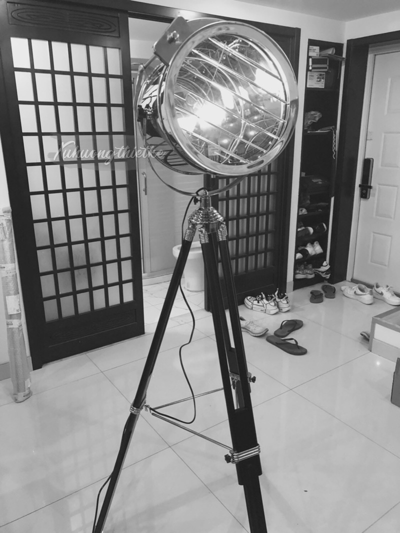 Feedback đèn cây đứng Horus Lighting trong trang trí không gian tối giản