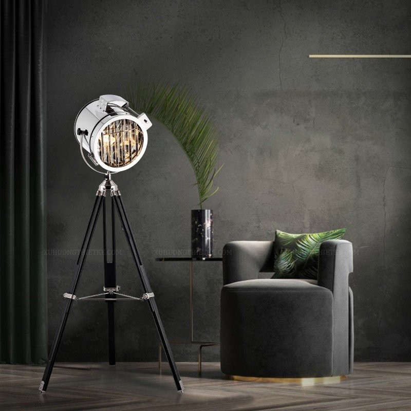 Đèn cây đứng Horus Lighting với thiết kế mang phong cách Steampunk viễn tưỡng và không gian