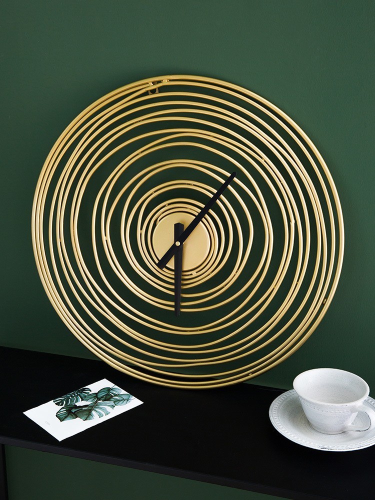 Điểm nhấn độc đáo của đồng hồ treo tường Circle Misty nằm ở các đường tròn đồng tâm