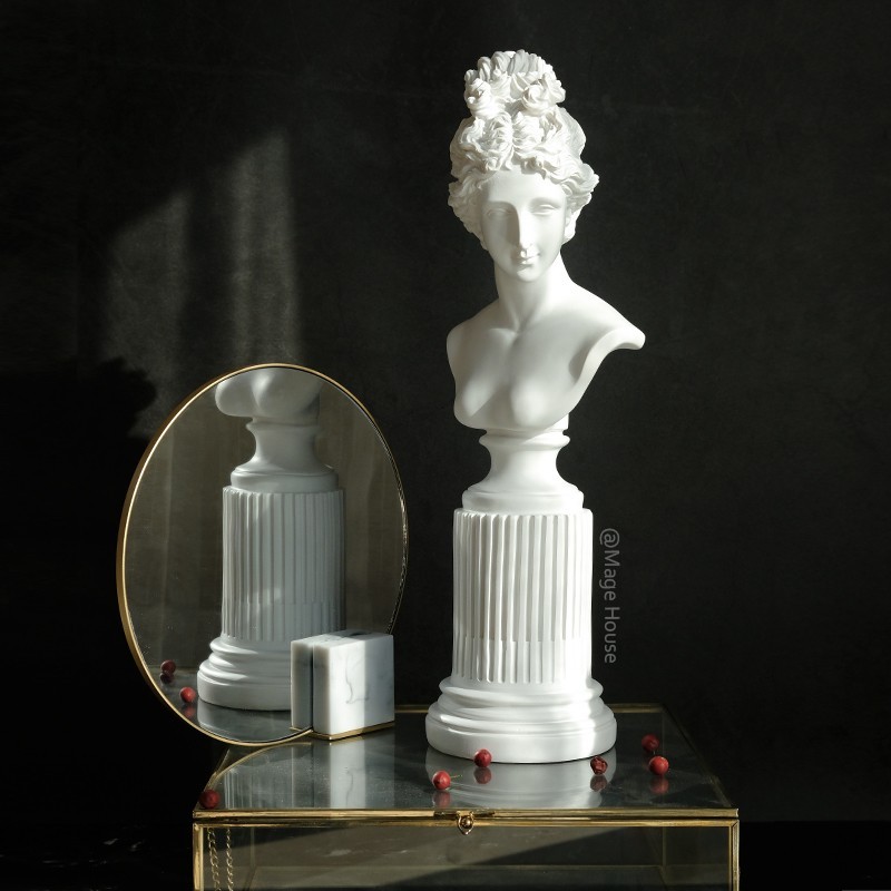 Tượng cô gái Renaissance