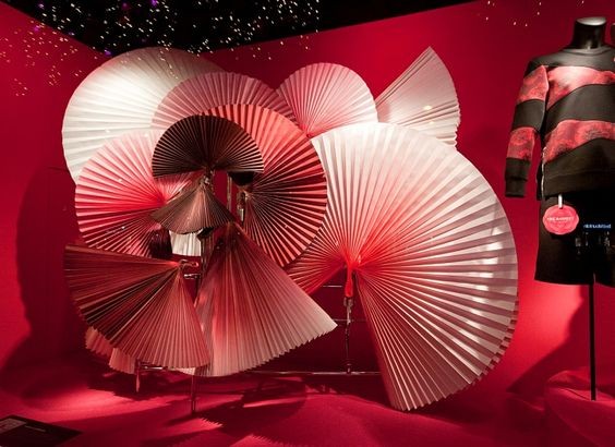 Trang trí quạt giấy ngày Tết