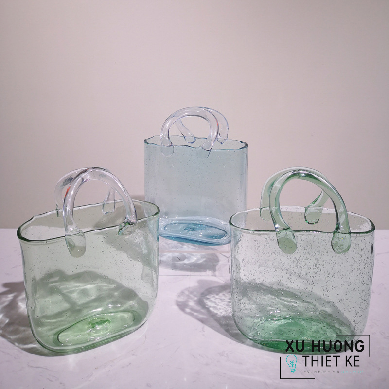 Lọ thủy tinh cắm hoa hình quai xách trong suốt