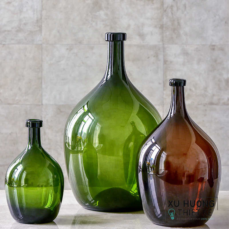 Lọ thủy tinh cắm hoa hình bầu rượu