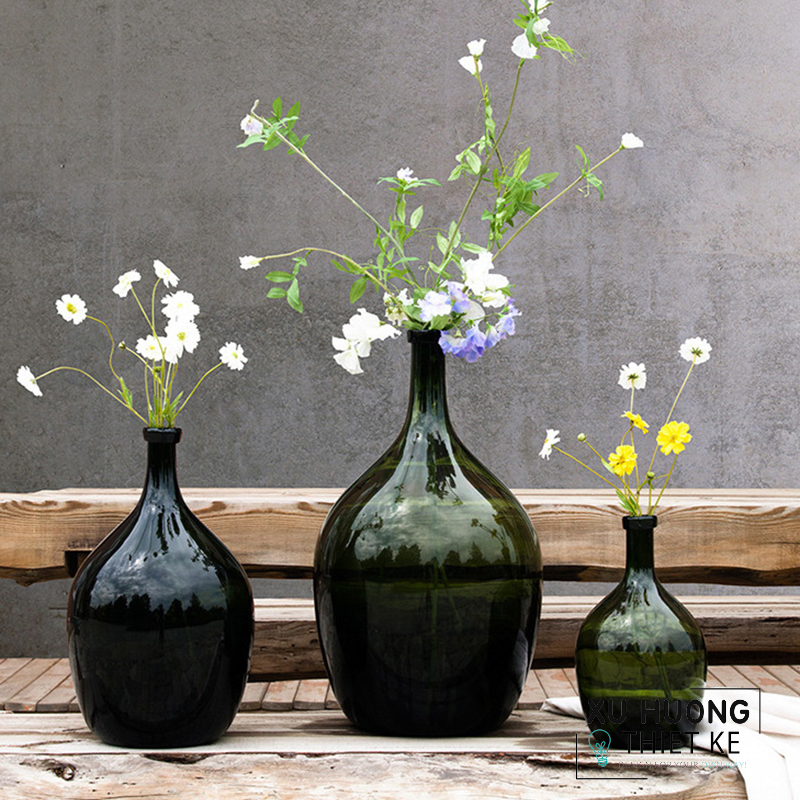 Lọ thủy tinh cắm hoa hình bầu rượu