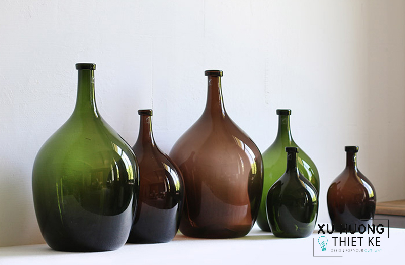 Lọ thủy tinh cắm hoa hình bầu rượu