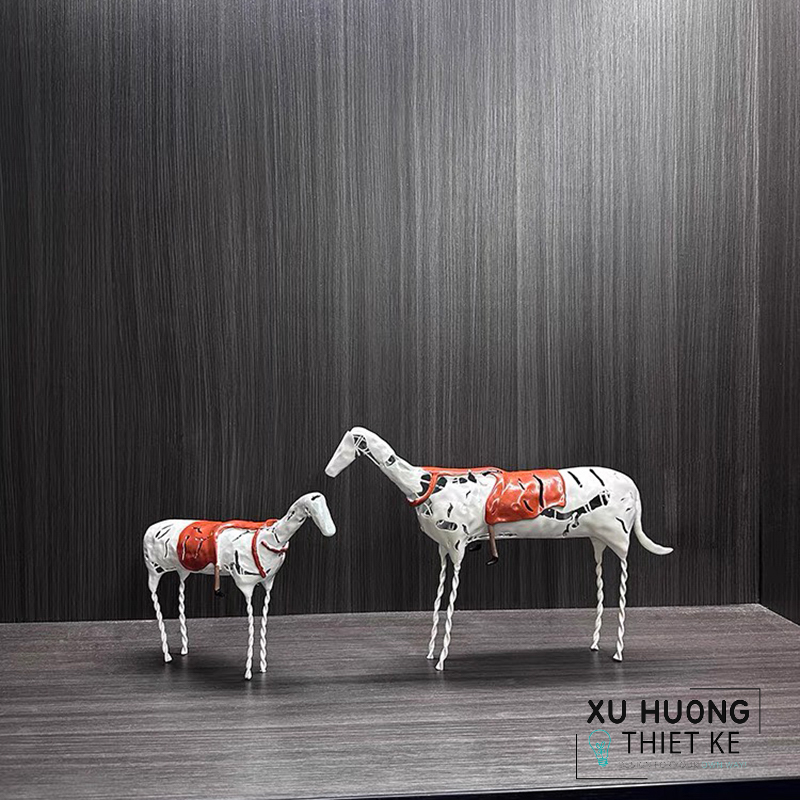 Tượng trang trí ngựa sắt Hamza