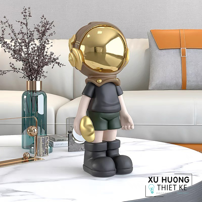 Tượng phi hành gia cầm trái tim