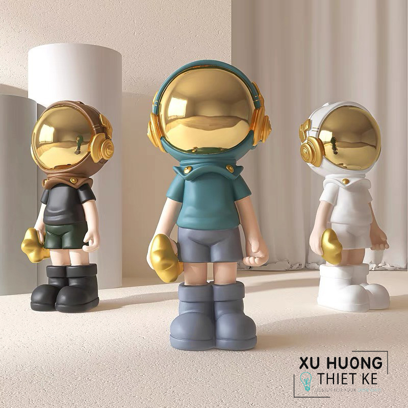 Tượng phi hành gia cầm trái tim