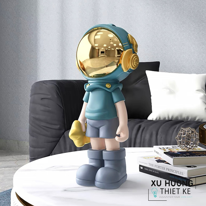 Tượng phi hành gia cầm trái tim