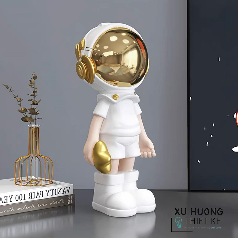 Tượng phi hành gia cầm trái tim