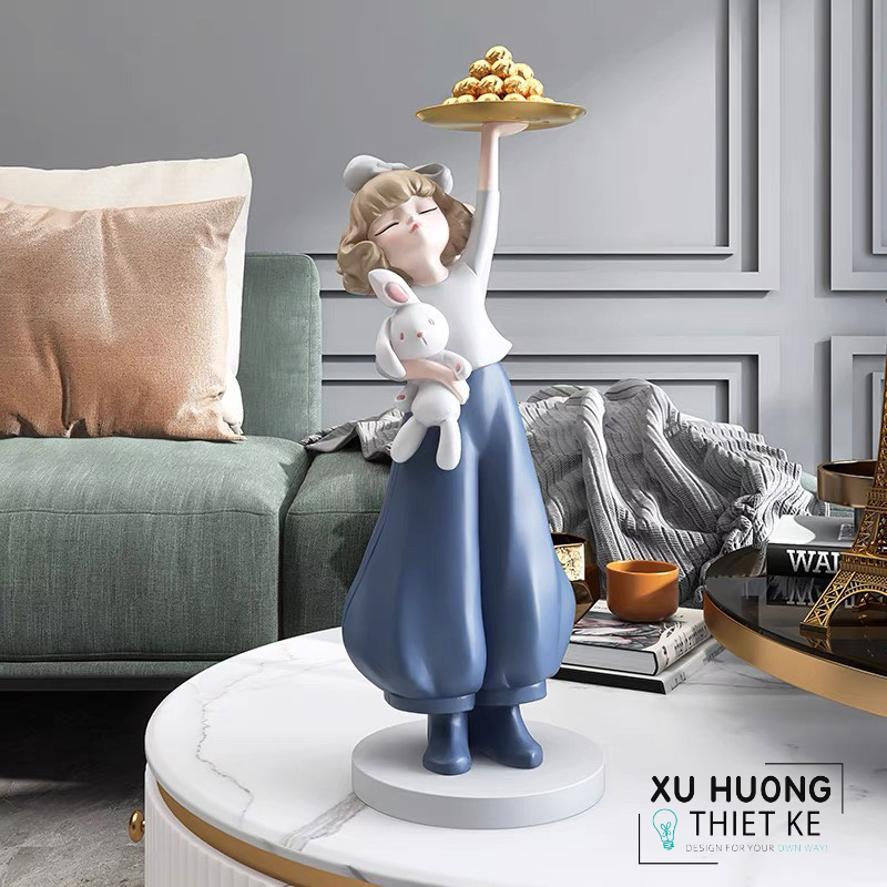 Tượng trang trí cô gái ôm mèo bê đĩa