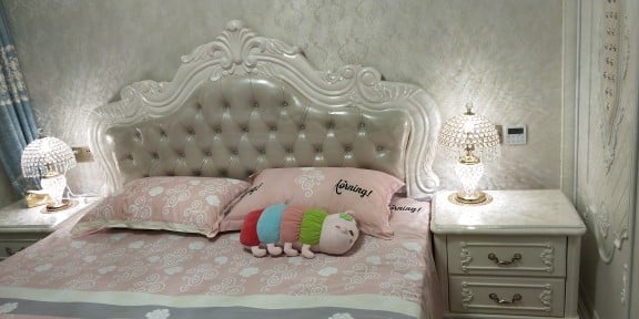 Đèn để bàn Queen