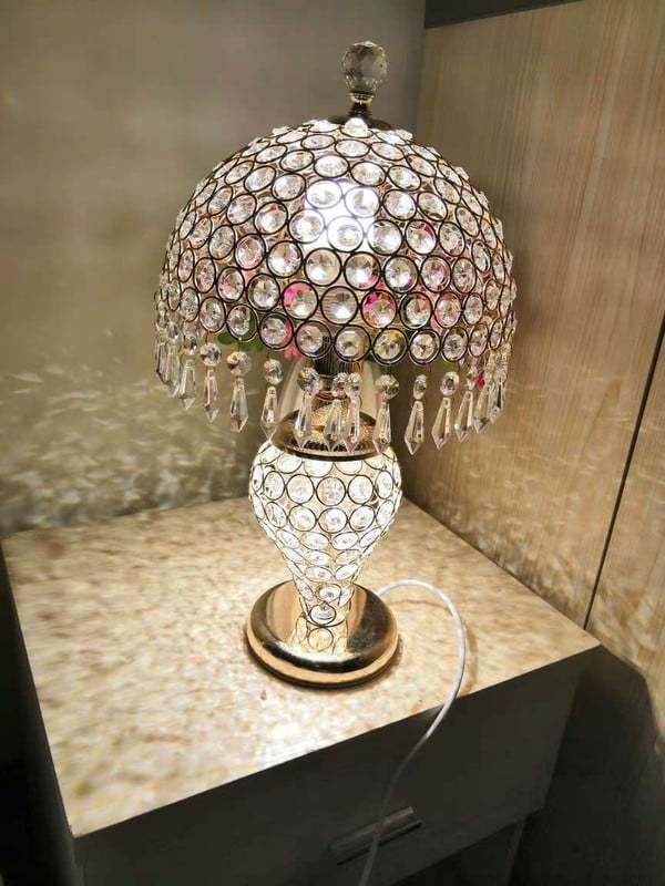 Đèn để bàn Queen