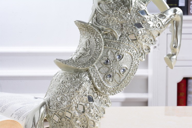 Tượng trang trí bạch kim thần mã (ngang)