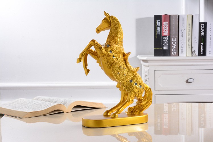 Tượng trang trí Hoàng Kim Thần Mã (đứng)