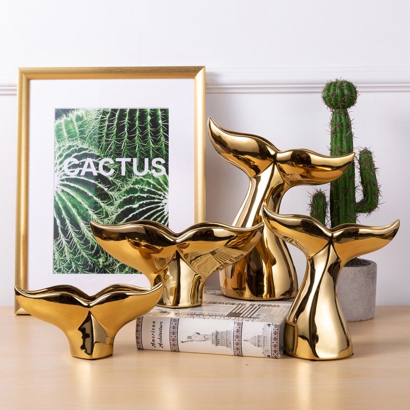 Đuôi cá voi mạ vàng