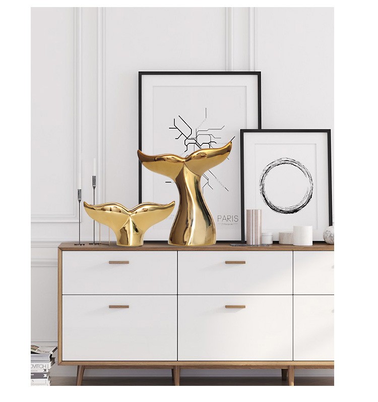 Đuôi cá voi mạ vàng