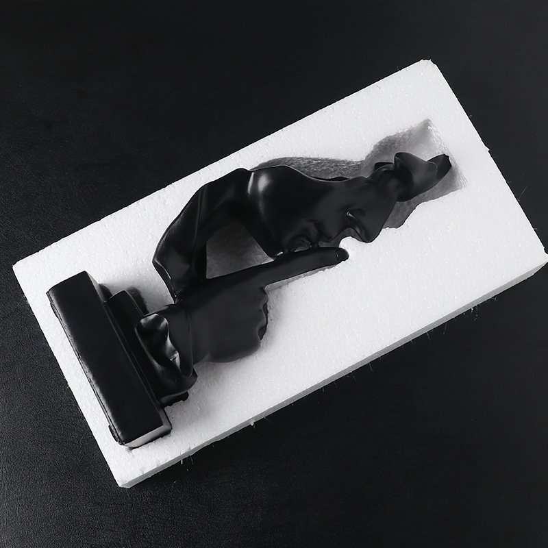 Tượng im lặng là vàng