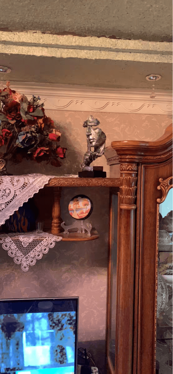 Tượng trang trí im lặng là vàng