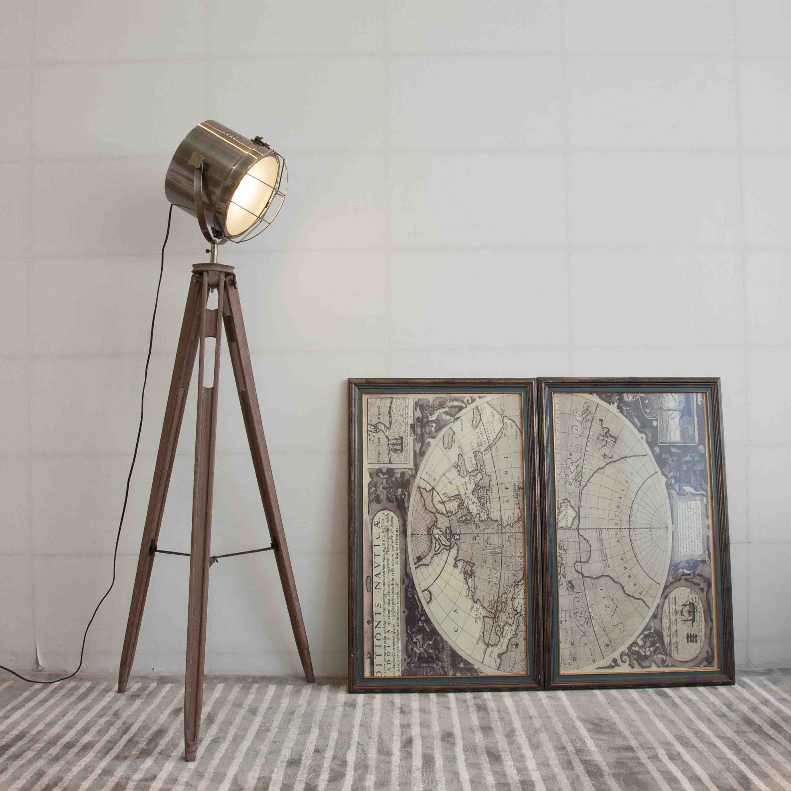 Đèn cây đứng Firmost