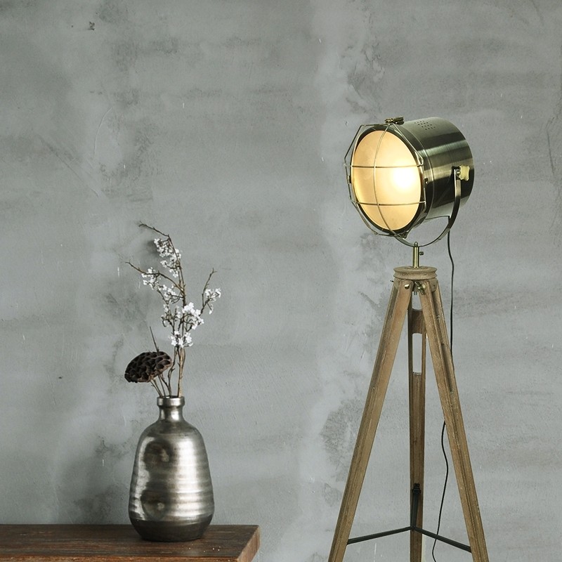 Đèn cây đứng Firmost