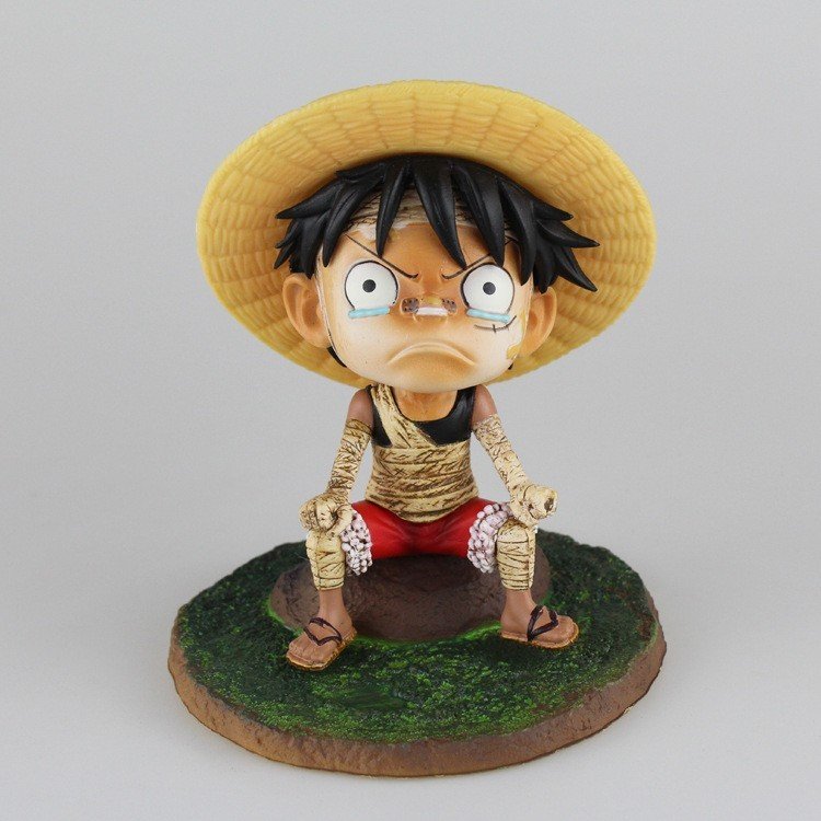 Tượng Luffy ngồi bãi cỏ