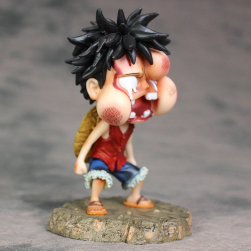 Tượng Luffy sún răng