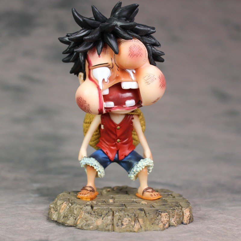 Tượng Luffy sún răng