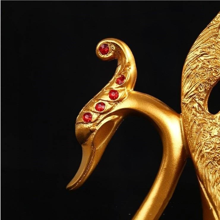 Tượng thiên nga Golden Elizabethz