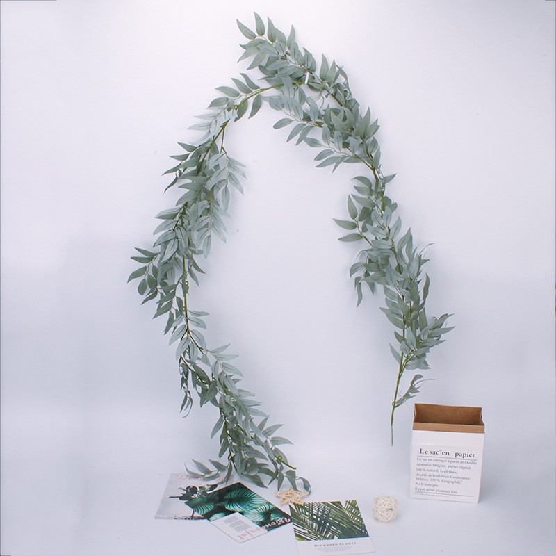 Vòng lá bạch đàn trang trí