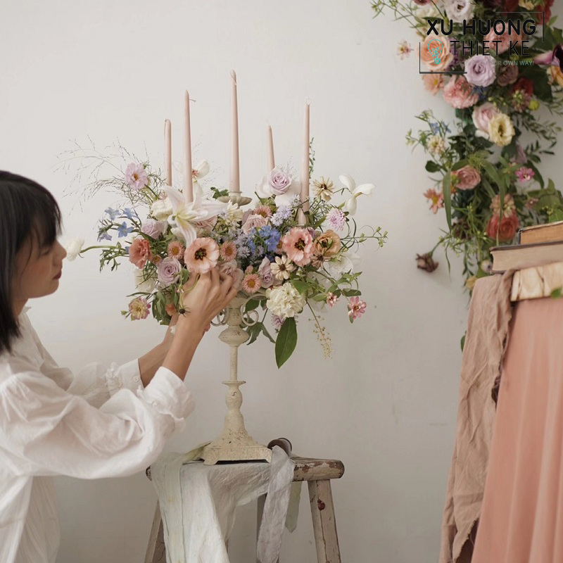 Kệ nến châu Âu cổ điển White Fillar