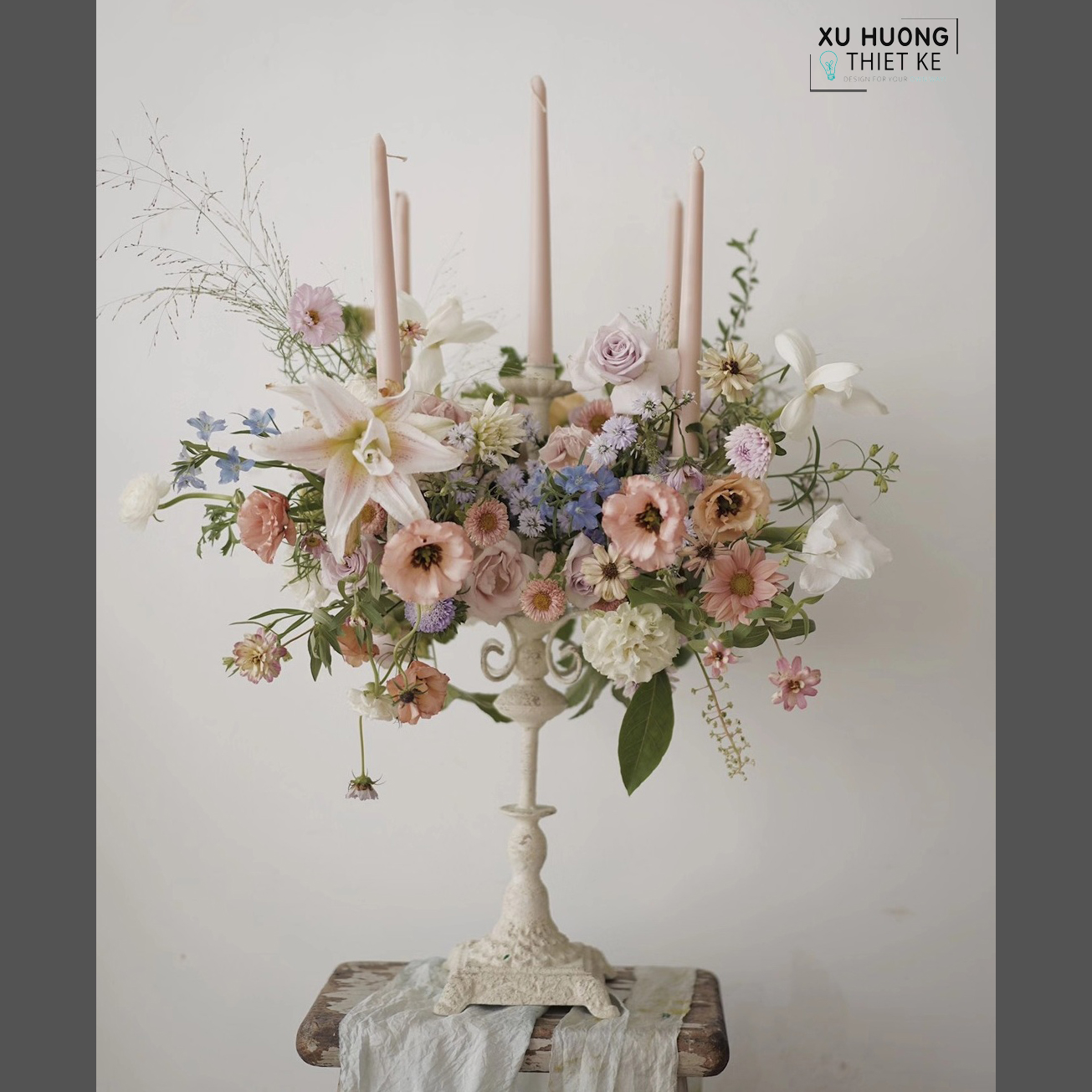 Kệ nến châu Âu cổ điển White Fillar