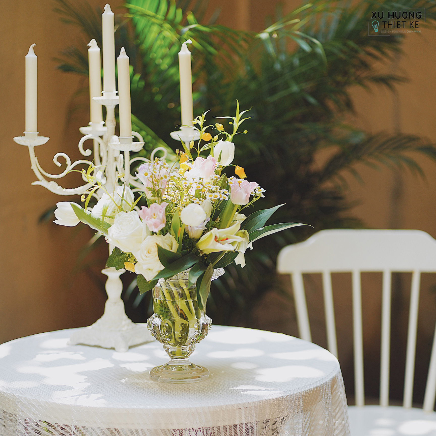 Kệ nến châu Âu cổ điển White Fillar