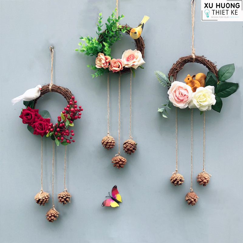 Vòng hoa trang trí hình sóc nâu may mắn